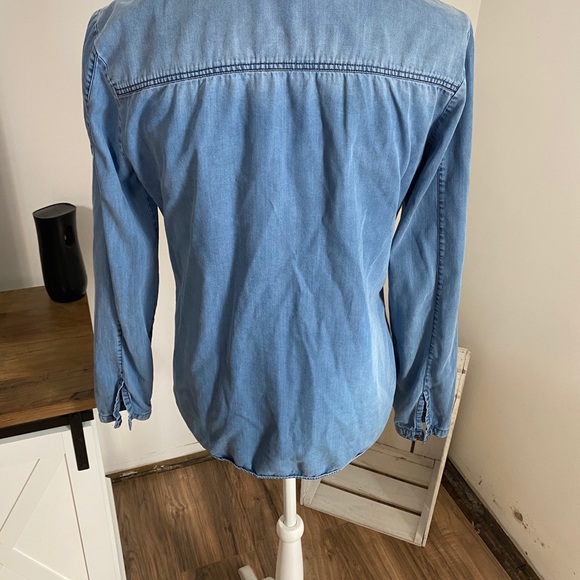 🌿3/$30🌿 Zara button down chambray top - Picture 6 of 7